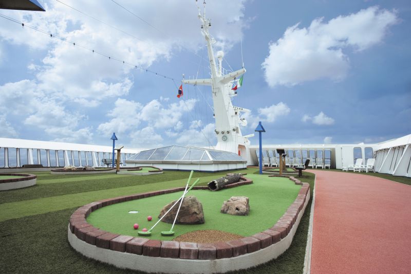 Terenul de Mini Golf