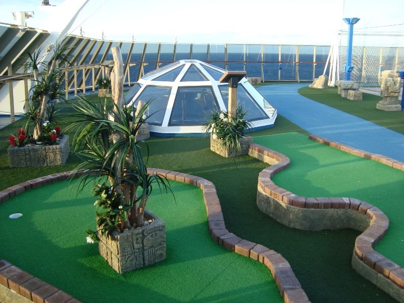 Terenul de Mini Golf