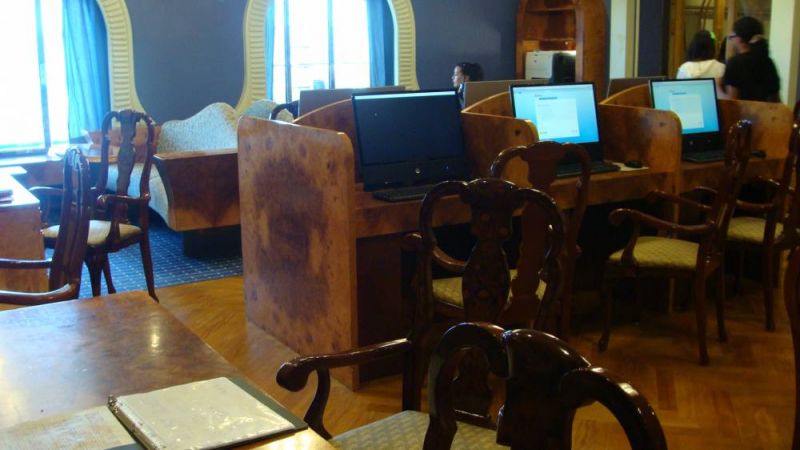 Biblioteca & Internet Cafe Nobel