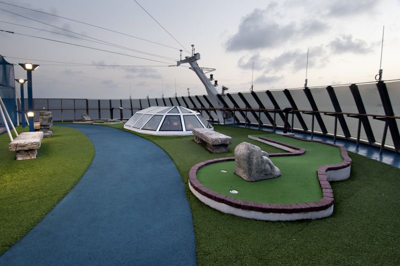 Terenul de Mini Golf
