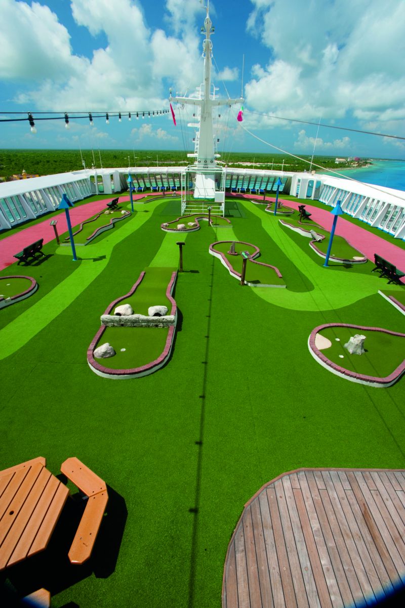 Terenul de Mini Golf