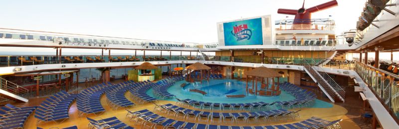 Zona cu piscina Beach Pool