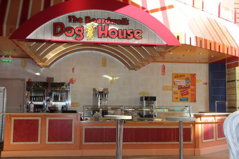 Restaurantul Boardwalk Dog House