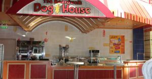 Restaurantul Boardwalk Dog House