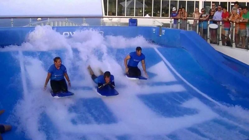 Simulatorul de surf Flowrider