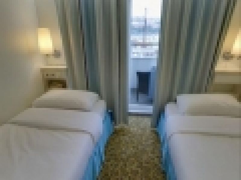 Cabina exterioara de lux cu balcon B